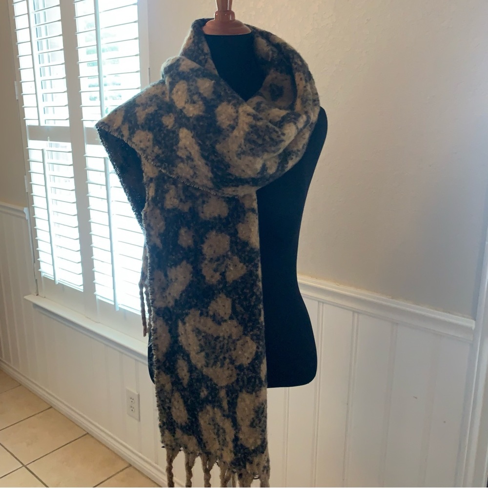 A New Day Animal leapord print fuzzy Long Scarf medium weight fabric